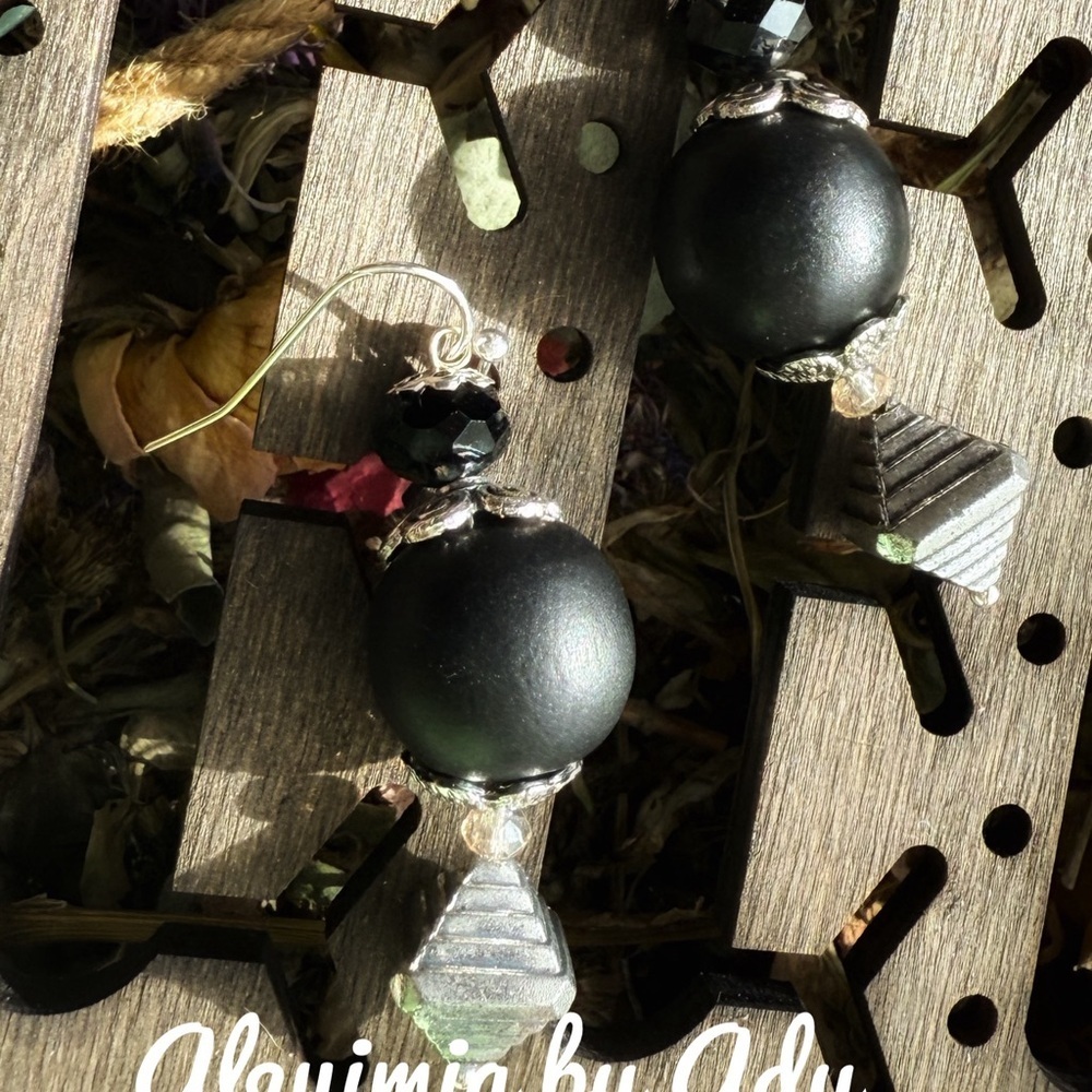 Elegant Black and Silver Earrings by Alquimia
